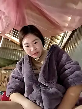 Yiyoongg online show from February 13, 8:49 am