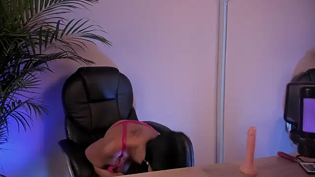 SuzyFox  online show from February 11, 1:09 am