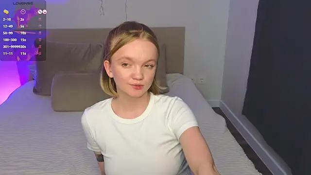 StellaBunny online show from April 14, 10:15 am