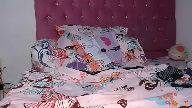 lunita2020x online show from March 21, 2:05 am