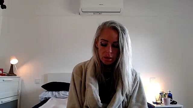 Sophie-Logan-Ink online show from April 20, 9:34 am