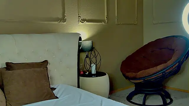 YourSweetArya online show from April 12, 3:48 pm