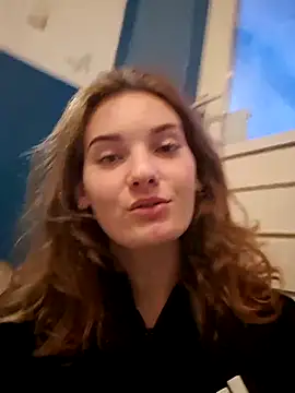 sweetsophie69 online show from April 9, 6:46 pm