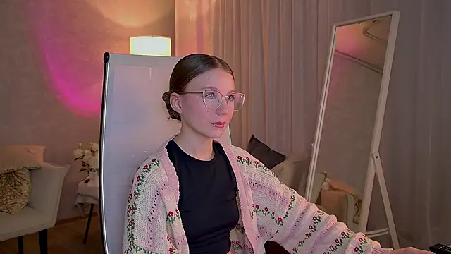 ElliFrankenweenie online show from March 6, 10:10 am