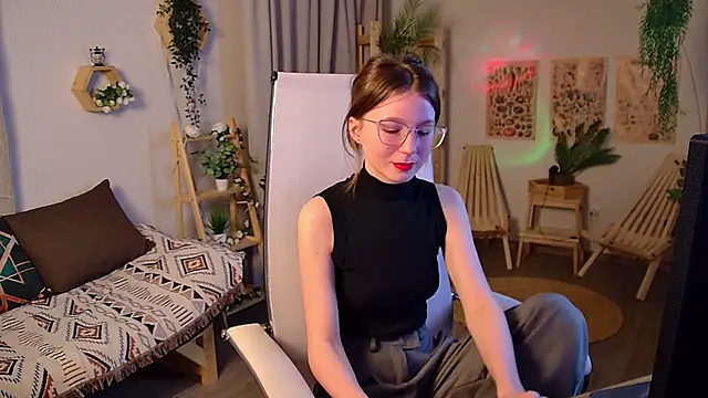 ElliFrankenweenie online show from March 24, 6:41 am