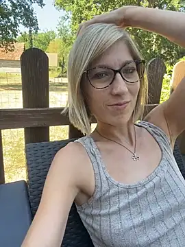 blondie-27 online show from August 8, 1:30 pm
