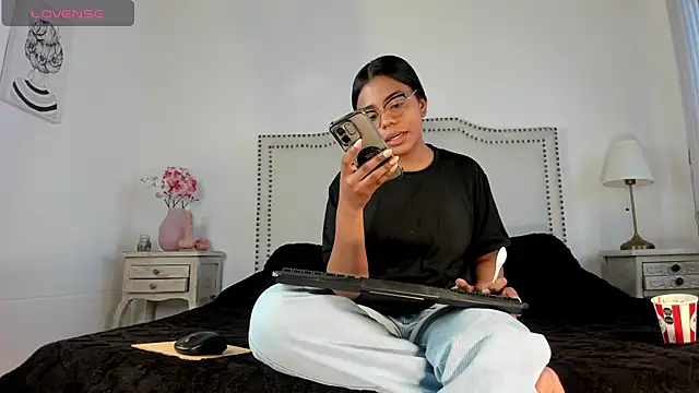 madii lenon online show from June 23, 8:40 pm