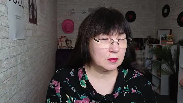 Tori Twirl online show from February 20, 6:37 am