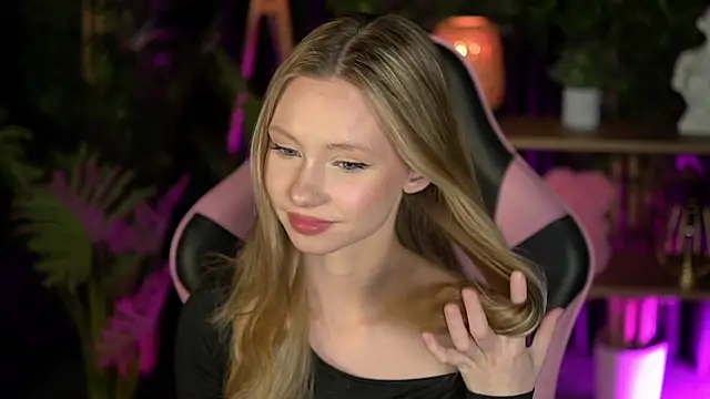 SweetDaisy me online show from February 18, 3:44 pm