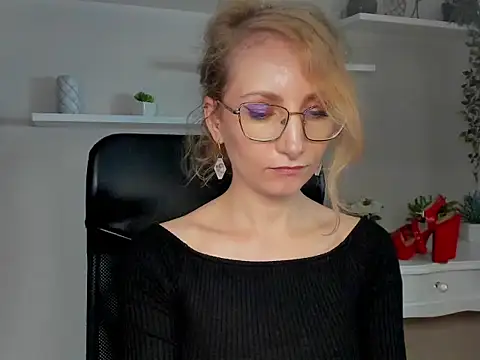 CinderellaMoon online show from February 26, 7:07 am