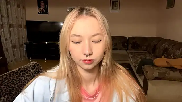 PinkTraible online show from February 26, 11:42 am