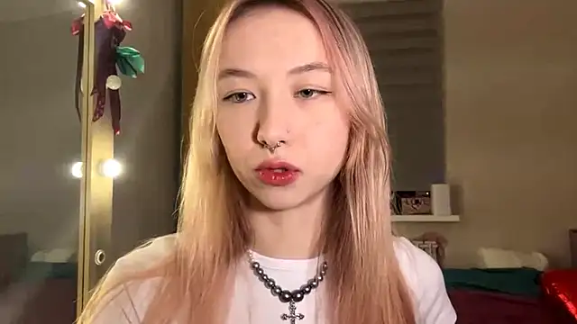 PinkTraible online show from February 18, 12:48 pm