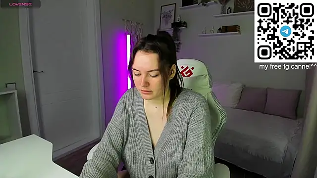 Laura CollinsS online show from June 2, 1:06 am