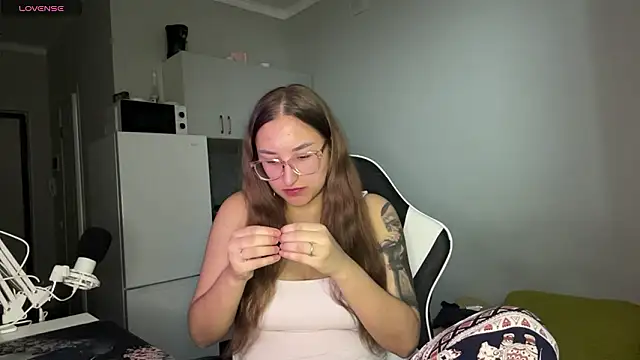 YettaUrive online show from February 19, 4:17 pm