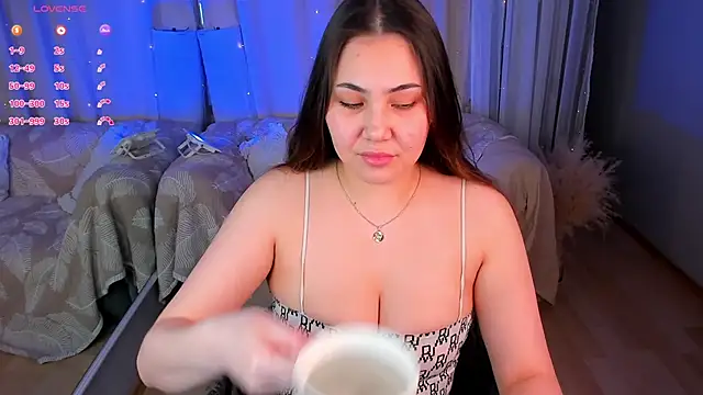 Lina Loon online show from March 2, 4:46 pm