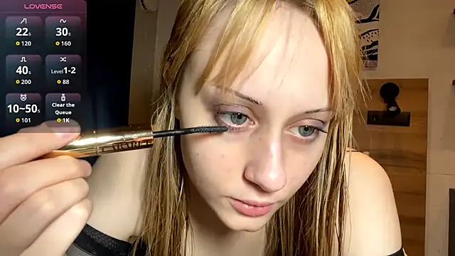 TriciaHartery online show from March 3, 8:04 pm