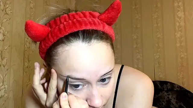 TriciaHartery online show from February 19, 7:46 pm