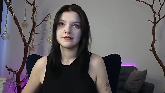 DeliaEffy online show from February 27, 1:22 pm