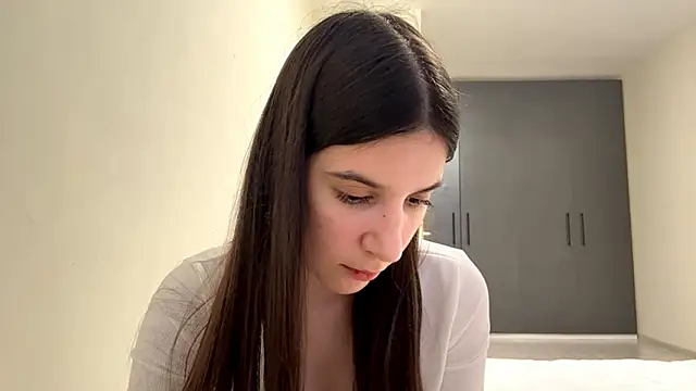 NiaWelchel online show from February 23, 10:15 am