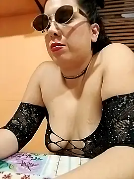 Lucia queen online show from June 6, 3:35 am