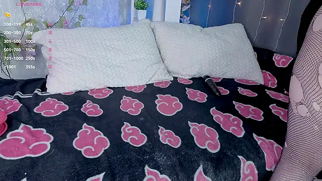 ThoraHaring online show from April 12, 4:04 am