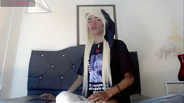 suzume Mendez online show from March 7, 11:39 am