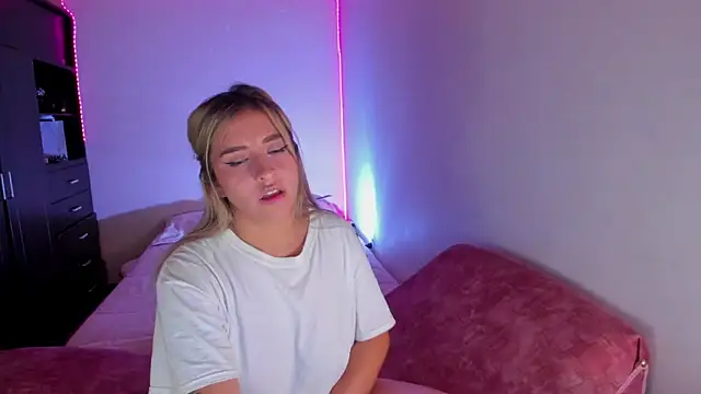 saradiazxxx online show from April 11, 7:45 am