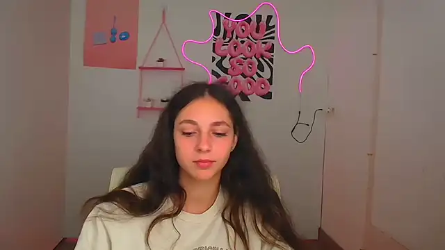 KissMeJulia online show from August 8, 5:48 am