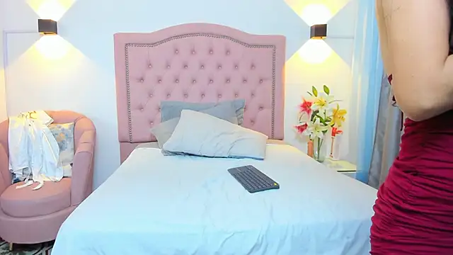 Paulynavera online show from March 29, 2:49 pm