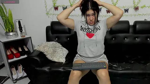 aria-voss online show from April 13, 11:49 pm