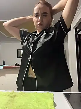 Laurap1 online show from March 31, 9:42 am