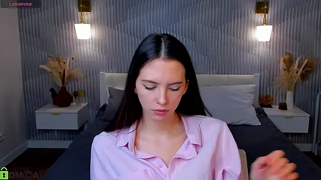 elise robbie online show from April 9, 1:19 am