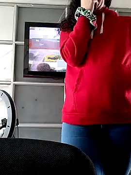 LunaDamasco online show from April 6, 7:48 pm