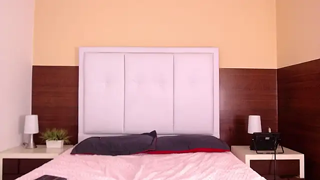 Persefyre online show from April 3, 4:54 am