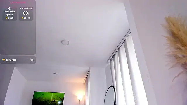 sofiawiliams online show from March 28, 1:21 pm