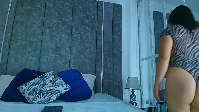 EmiilyRousee online show from March 15, 11:45 am