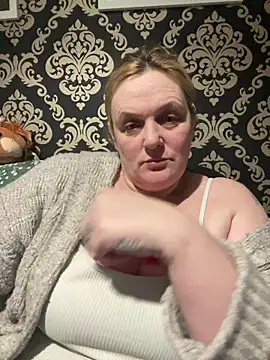 Busty-GilfQuinn online show from February 22, 7:48 pm