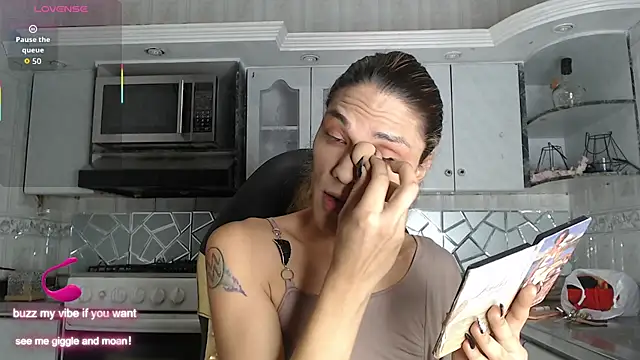 CrisOzzz online show from March 27, 6:52 pm