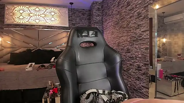 Nicolle Doll  online show from April 9, 2:44 pm