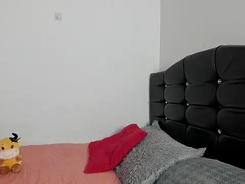 LatinaQueen23 online show from March 6, 1:50 pm