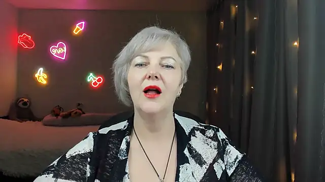 Mary-Leee online show from March 28, 2:49 pm