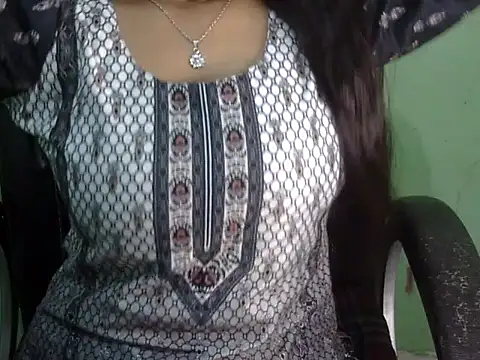 cute momo love online show from May 4, 4:05 am