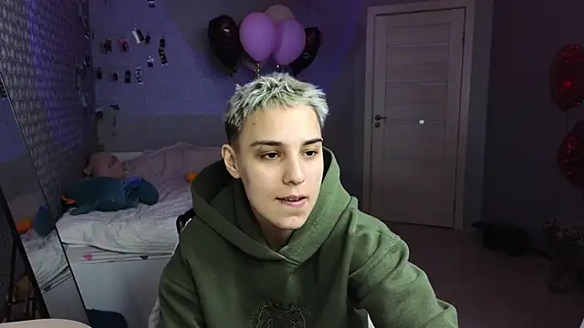 LuxuryLoverss online show from March 25, 11:13 am