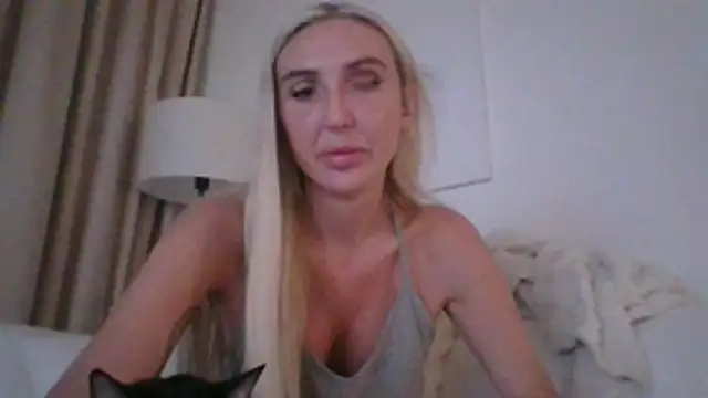 kinkykara25 online show from March 7, 4:58 pm