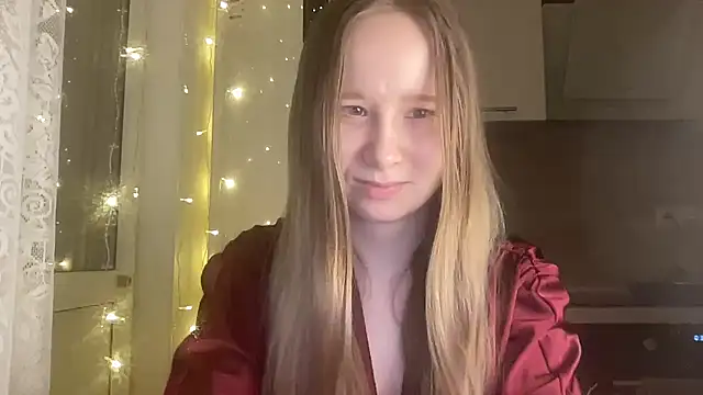 cutefoxieee online show from April 14, 9:26 pm