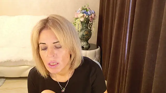 NellyBloom online show from July 17, 1:26 pm
