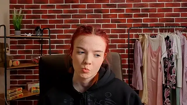 LauraaStokes online show from March 5, 10:55 am