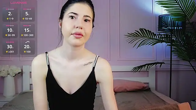 EmilyRamsey online show from April 29, 8:25 pm