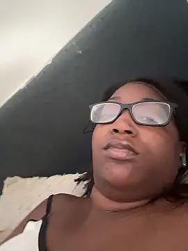 sweetzberri2 online show from June 16, 2:45 am