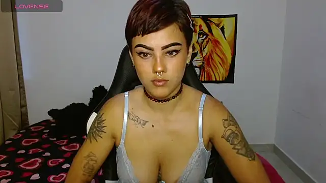 Divinejewel69 online show from March 17, 12:31 pm